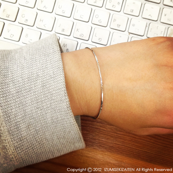 http://izumi-stone.jp/ichigon/bracelet.JPG