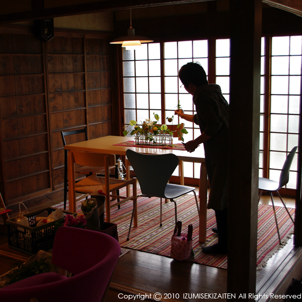 http://izumi-stone.jp/ichigon/item_images/CHAISE%20caf%C3%A92.JPG