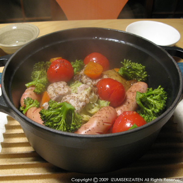 http://izumi-stone.jp/ichigon/item_images/staub3.JPG