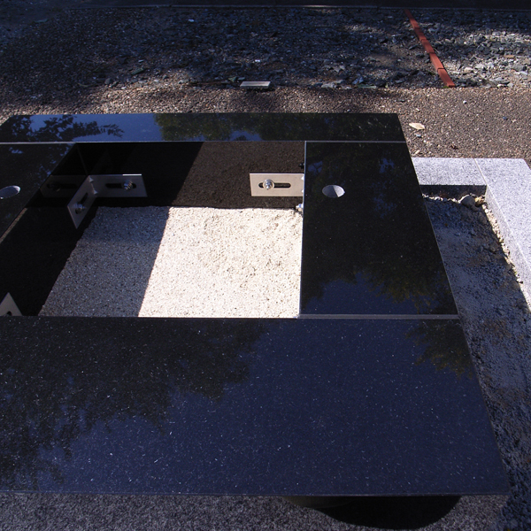 http://izumi-stone.jp/ichigon/item_images/swedenkuro.JPG